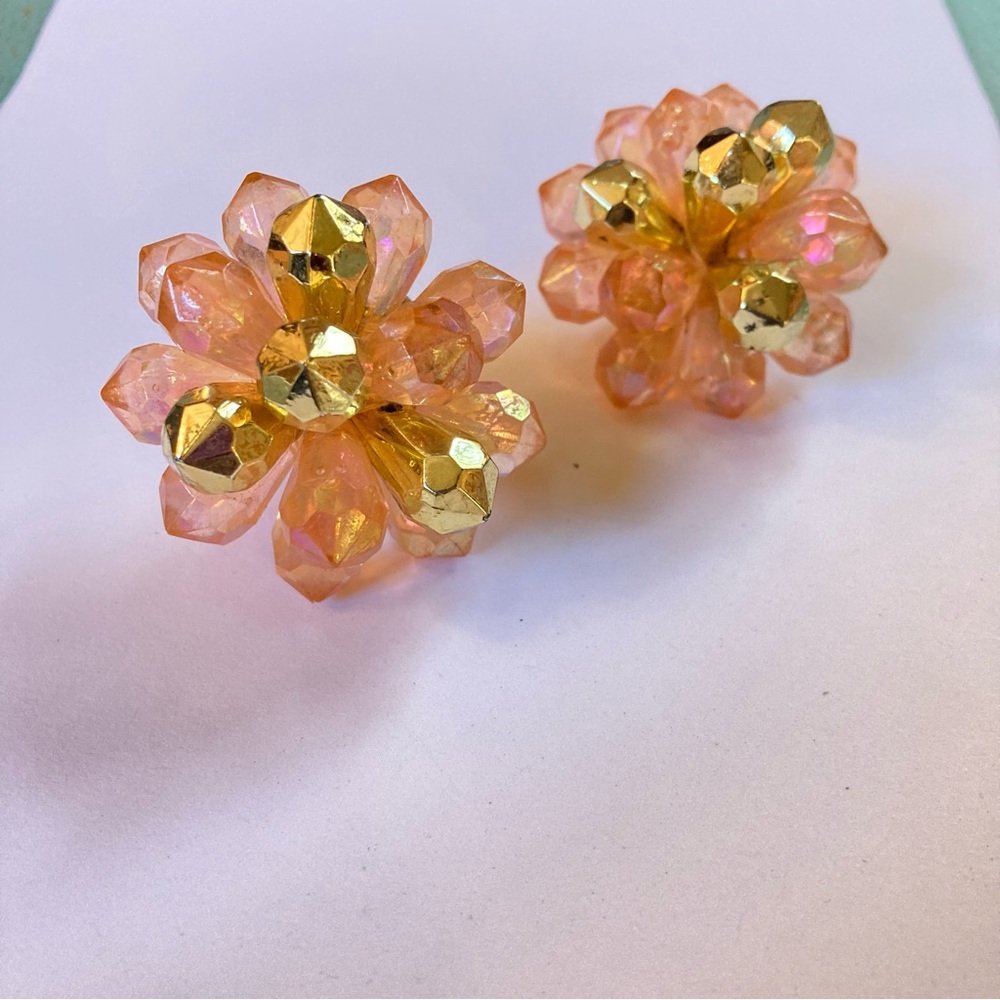 Vintage cluster clip earrings 50s 60s peach gold flowers mid century - Picture 7 of 10